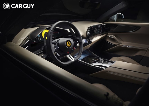 운전석, 조수석, 뒷좌석 모두 같은 스타일의 듀얼 콕핏 대시보드 콘셉트가 베이스