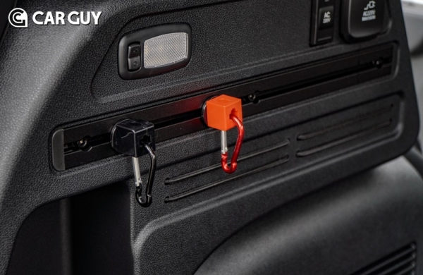 실내 V2L 콘센트와 러기지 멀티 수납트림<br>