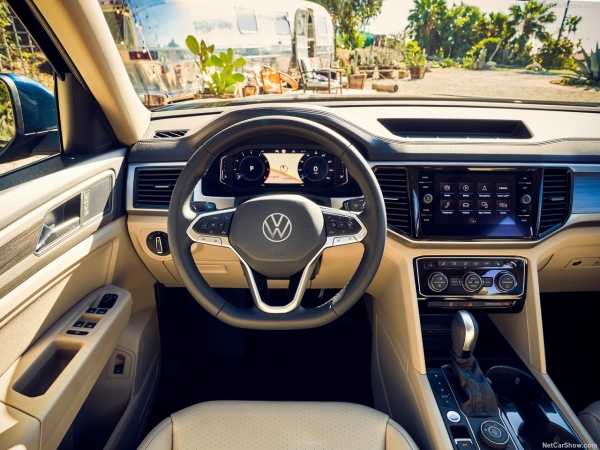 폭스바겐 테라몬트 실내