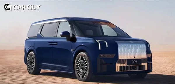 전면 디자인이 인상적인 신형 지커 009