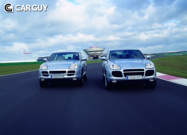 2002년 처음 모습을 드러낸 포르쉐 카이엔