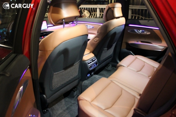 2025 제네시스 GV70 페이스리프트 뒷좌석