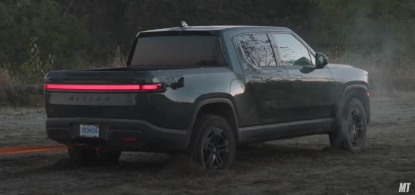 테슬라 사이버트럭 VS 리비안 R1T(출처=모터트렌드)