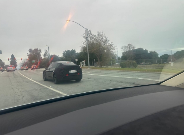 테슬라 모델 Y 주니퍼 스파이샷(출처=@herbertong)