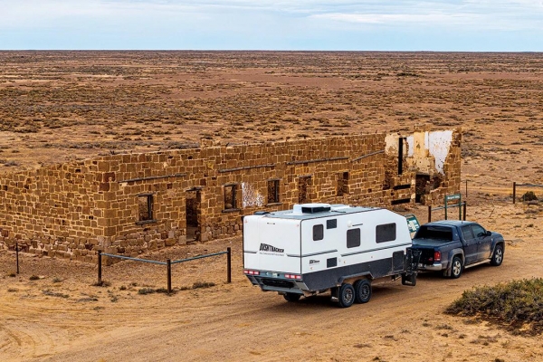 부쉬트래커 18ft 미드위드(출처=카라반월드)