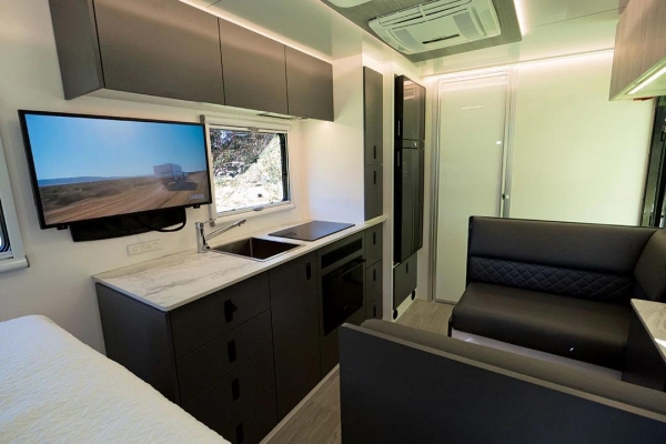 부쉬트래커 18ft 미드위드(출처=카라반월드)