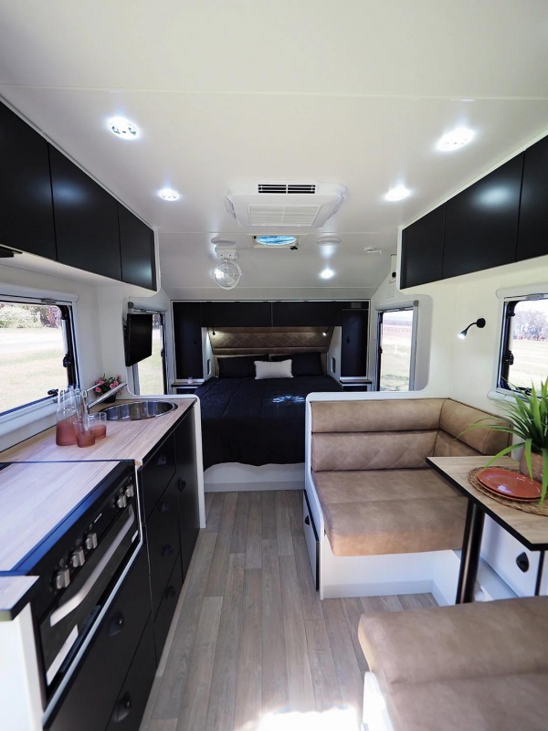 반 크루저 X17(출처=카라반월드)