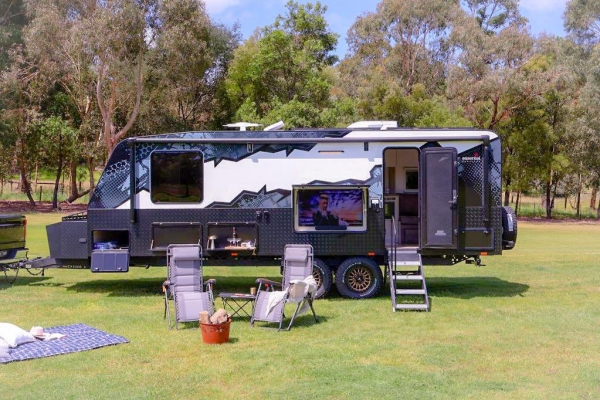 에센셜 카라반스 하이랜더(출처=카라반캠핑세일즈)