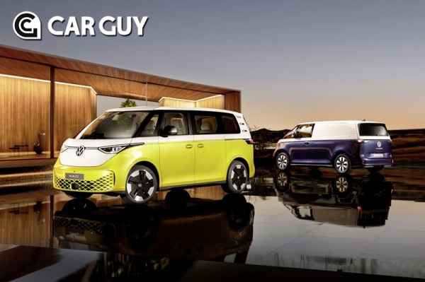 폭스바겐은 지난 9일(현지 시각) 70년 전통의 마이크로버스를 되살렸다고 밝혔다. 물론 트렌드에 맞게 내연기관을 덜어내고 전기모터를 달았다.<br>폭스바겐 T1은 이름이 많다. 트랜스포터, 마이크로, 콤비, 불리, 캠퍼, 버스 등등 다양하다. 국내에서는 마이크로버스로 불린다. 폭스바겐이 비틀 다음으로 만든 경형 상용차로 1960년대 미국 히피 문화를 대표하는 자동차로도 유명하다. T1은 1950년 처음 선보였다. 벌써 72년 전이다. 최근에는 7세대(T7)가 출시했다. 최신 모델도 있지만 T1을 바라는 사람은 여전히 많다. 그래서일까 폭스바겐은 T1을 현대적으로 해석한 ID.버즈를 선보였다.<br>외관은 70년 전 T1을 떠올리게 한다. 헤드램프 사이 V자 모양 패널과 투톤으로 칠한 외관 색상이 대표적 예다. 다른 점도 있다. T1은 실내 공간이 앞바퀴까지 있는 캡 오버였다. ID.버즈는 일반 차와 비슷한 오버행이 살짝 있다. ID.버즈 디자이너는 이를 두고 “기능적이면서 독특하다”고 표현했다. 실내는 폭스바겐 전기차 인테리어를 적용했다. 5.3인치 디지털 계기반과 10인치 센터패시아 디스플레이는 ID.4와 비슷하다. 실내에 쓰인 소재는 재활용 합성 재료를 이용했다. 가죽처럼 보이는 부분은 실제 가죽이 아니다. &nbsp;<br>ID.버즈는 5인승으로 길이 4712mm, 너비 1983mm,&nbsp; 높이 1938mm다. 휠베이스는 2988mm. 길이는 현대 싼타페와 비슷하다. 전기차답게 휠베이스를 길게 빼 실내 공간에서 이점을 갖는다. 적재 공간은 1121L이며 2열을 접으면 최대 2205L까지 확장된다. &nbsp;<br>뼈대는 폭스바겐그룹 전기차 플랫폼인 MEB를 사용한다. 이 플랫폼은 폭스바겐 ID.3, ID.4, 아우디 Q4 e-트론 등에 쓰인다. T1을 재해석한 모델답게 후륜구동이다. 최고출력 201마력, 최대토크 31.7kg.m를 발휘하는 전기모터를 뒤에 달았다. 배터리 용량은 77kWh이다. 1회 충전 주행 가능 거리는 밝히지 않았다. 국내 출시 예정인 ID.4와 같은 용량으로 디자인 특성상 공기 저항에서 불리한 부분이 있어 조금 짧을 것으로 예상한다. 배터리 충전은 170kW급 급속 충전을 사용하면 5→80%까지 약 30분 정도 소요된다. 차량을 이용해 집에 전력을 공급하는 기능도 갖췄다.<br>ID.버즈는 다른 차량과 교통 인프라 신호를 활용한 ‘Car2X’ 시스템을 장착한다. 또 전방 어시스트 비상 브레이크와 차선 유지 보조 기능을 기본으로 탑재한다. 이를 통해 운전 편의성과 안전성을 높였다. 옵션으로 제공하는 트래블 어시스트는 제한적 자율 주행과 고속도로에서 차선 변경 기능을 지원한다.<br>판매는 5월 유럽부터 사전계약자를 대상으로 시작할 예정이다. 북미 시장에는 2023년 후반에 출시해 2024년 고객 인도를 목표로 한다. 판매 가격은 미정. 국내 출시는 아직 정해지지 않았다. 폭스바겐은 이날 상업용 모델인 ID. 버즈 카고도 같이 공개했다. &nbsp;<br>전우빈 에디터 wb.jeon@carguy.kr<br>