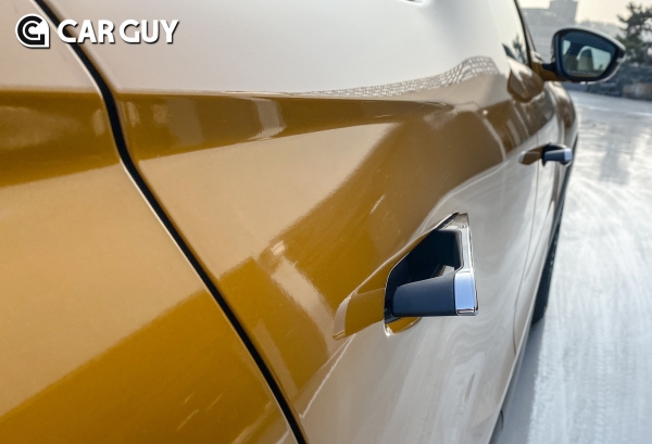 플러시 도어 핸들은 급을 넘어선다