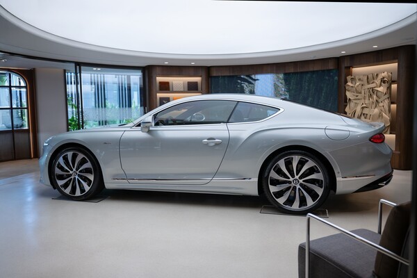 벤틀리 컨티넨탈 GT 아주르