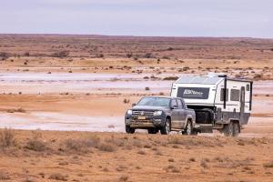 [캠핑카] 2억원대 부쉬트래커 미드위드..노지서 퇴비용 화장실 눈길