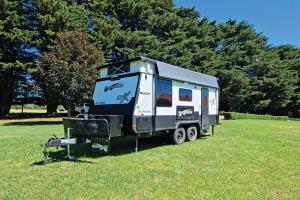 [캠핑카] 카본으로 최적화..넉넉한 실내 골드스트림 팬서 CPX 트레일러