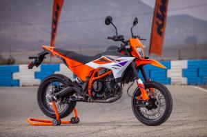 [해외시승] 700만원대 초가성비 KTM 390 SMC R..서킷도 공도도 재밌다