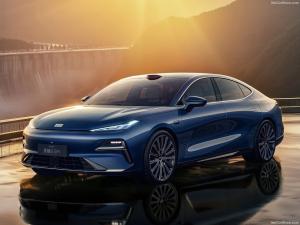 월 1만대씩 팔린 3천만원대 대형 세단..지리 갤럭시 스타샤인8 한국 오나