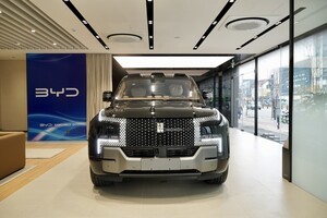 2억원대 대형 전기 SUV 양왕 U8 한국 오나..BYD 송파전시장 등장